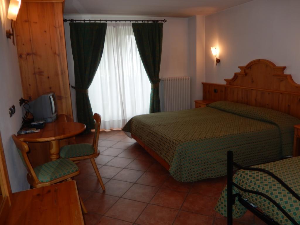 Albergo Du Soleil Cogne Ruang foto