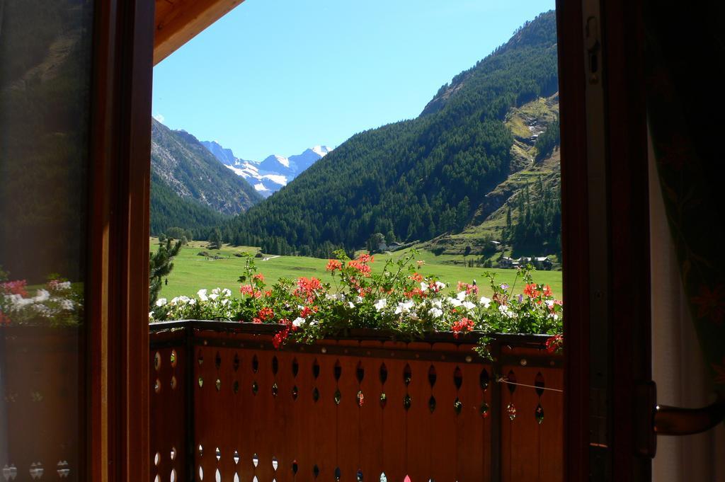 Albergo Du Soleil Cogne Ruang foto